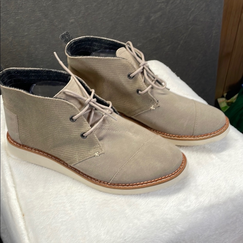 Toms Tan Chukka Boots with‎ Suede Upper